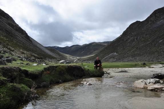 Caminhando por um belíssimo vale na região dos Andes venezuelanos, perto de Mérida